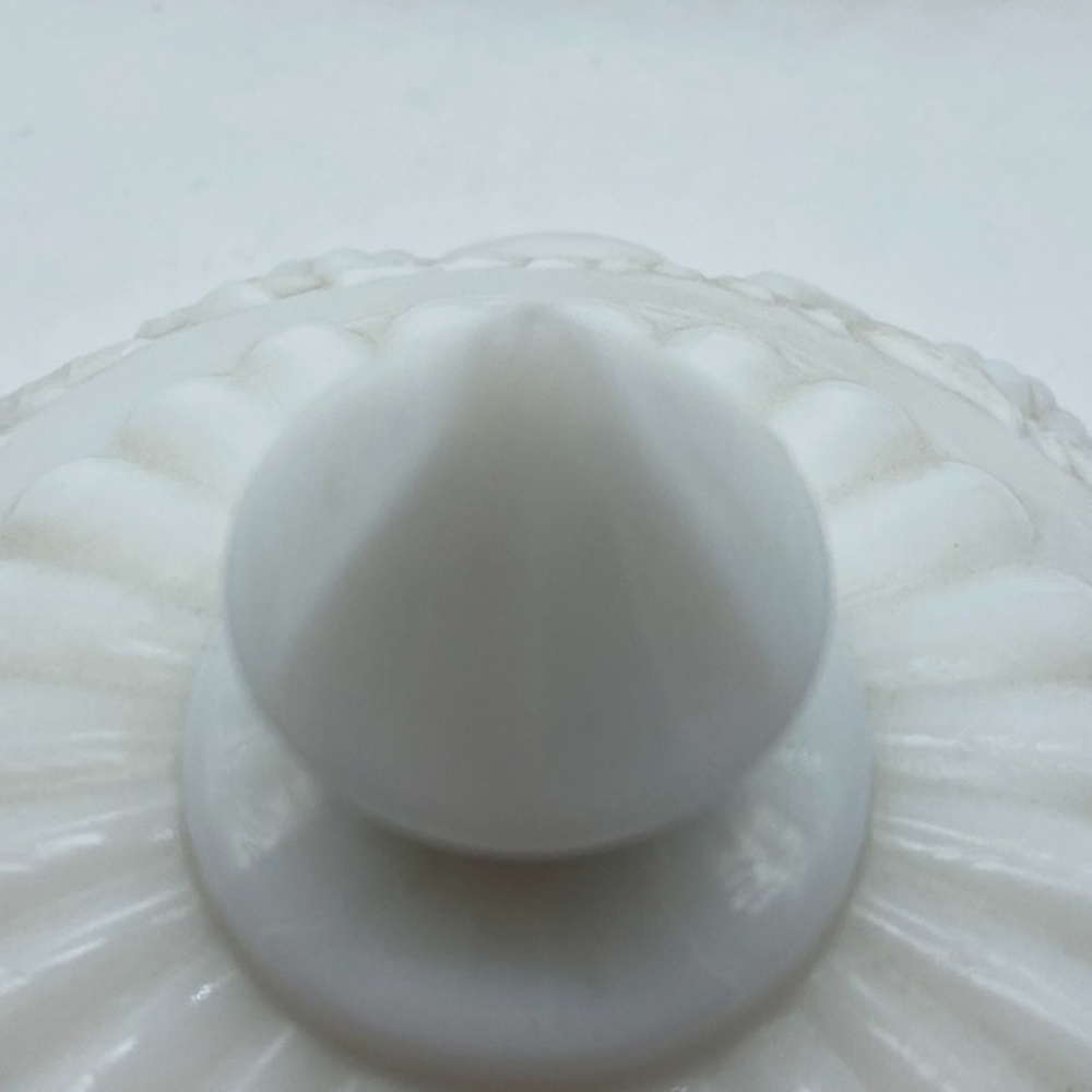 Vintage Westmoreland Milk Glass Cover Candy Dish Grape/Fruit Vine Pattern - Picture 12 of 12